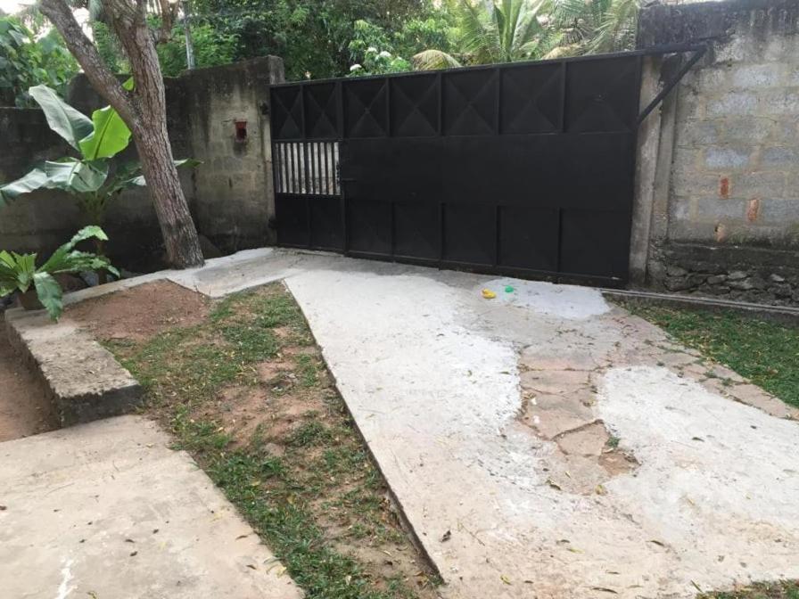 Tinu Homestay Mirissa Esterno foto